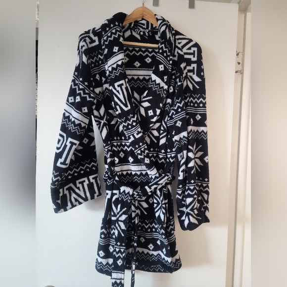 PINK Fuzzy Robe - Picture 1 of 3